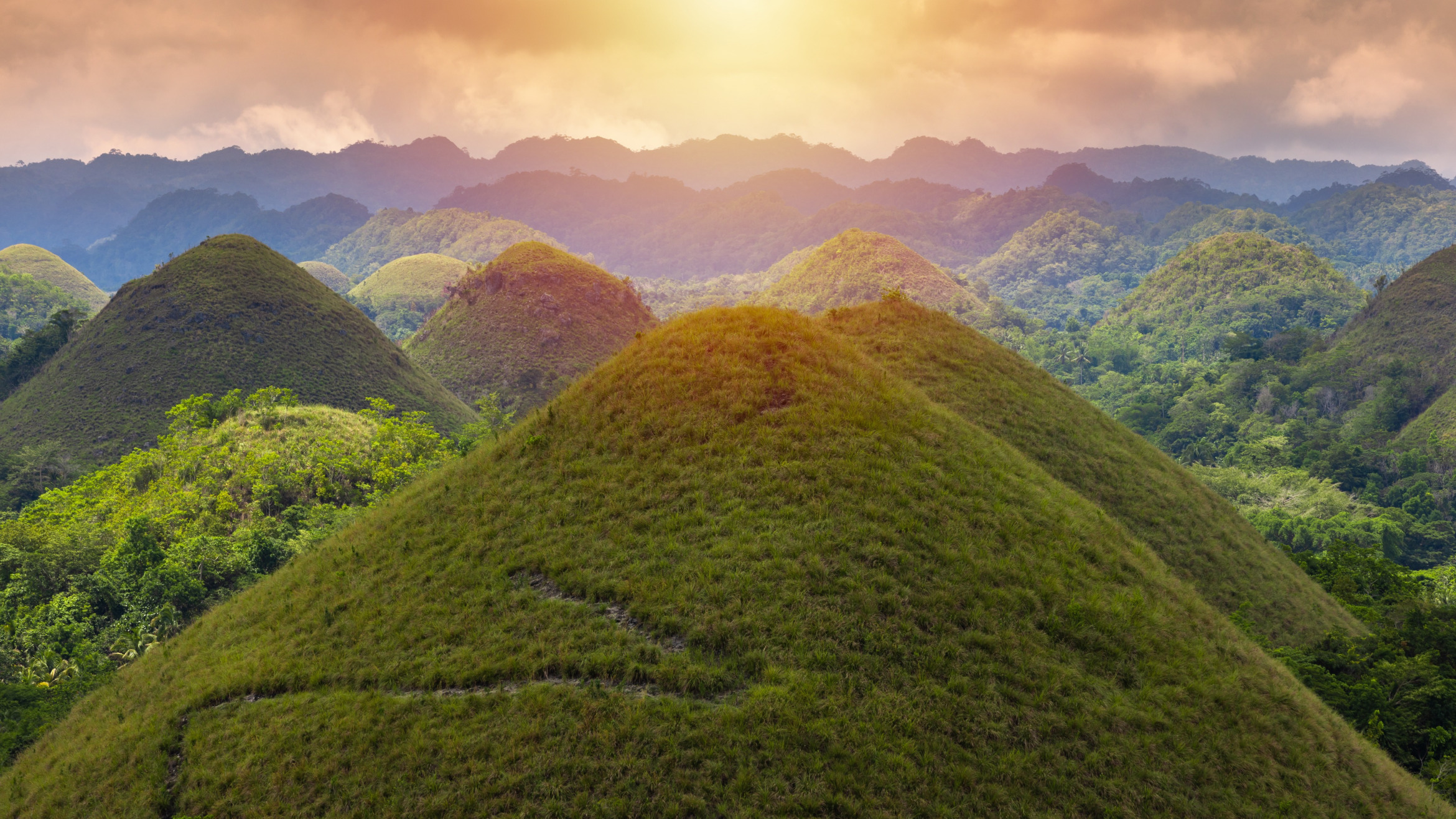Chocolate Hills auf Bohol, Philippinen; Wirtschaftsdetektei Philippinen, Detektivagentur Philippinen, Privatermittler Philippinen, Detektivbüro Philippinen