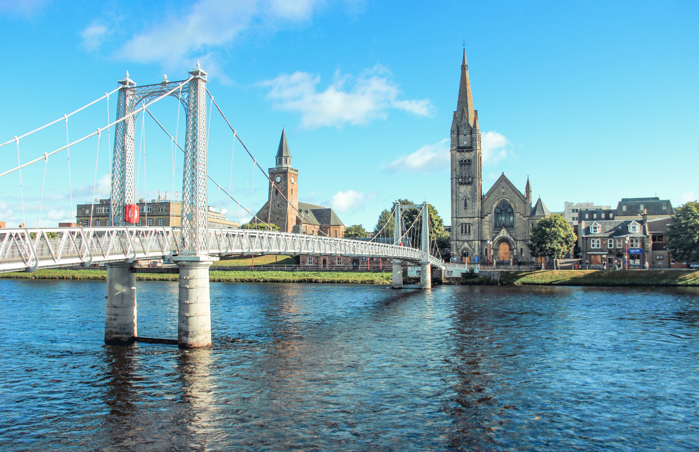 Greig Street Bridge über River Ness in Inverness (Schottland, Vereinigtes Königreich); Wirtschaftsdetektei Inverness (Schottland, Vereinigtes Königreich), Detektivagentur Inverness (Schottland, Vereinigtes Königreich), Privatermittler Inverness (Schottland, Vereinigtes Königreich), Detektivbüro Inverness (Schottland, Vereinigtes Königreich)
