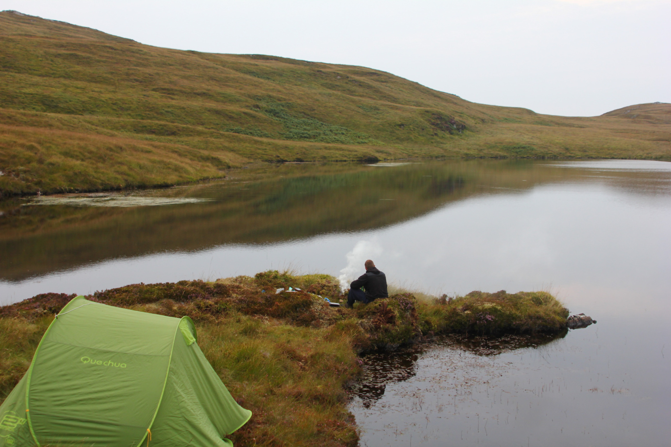 Owner of Kurtz Detective Agency Patrick Kurtz at a campfire beside a small freshwater hole in the northern part of the Isle of Jura (Scotland, Great Britain); Commercial Detective Agency Isle of Jura (Scotland, Great Britain), Detective Agency Isle of Jura (Scotland, Great Britain), Private Investigator Isle of Jura (Scotland, Great Britain), Detective Office Isle of Jura (Scotland, Great Britain)