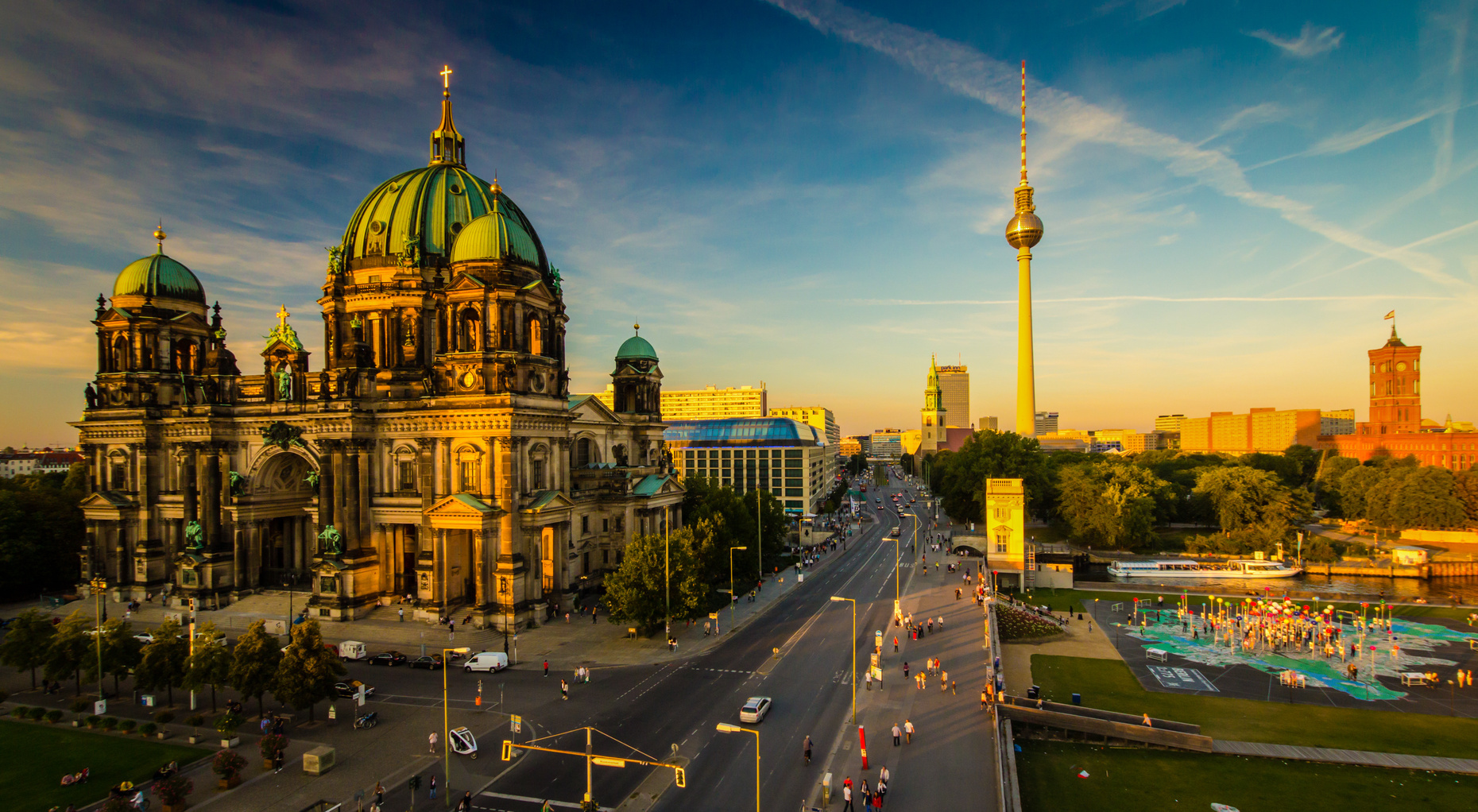 Berliner Dom, Fernsehturm und Rotes Rathaus in der Abendsonne; Kurtz Detektei Berlin, Detektiv in Berlin, Privatdetektiv Berlin, Wirtschaftsdetektei aus Berlin